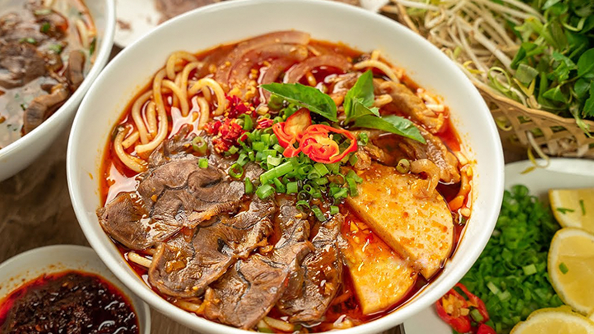 Bún Bò Huế - Central Vietnamese Spicy Beef Noodle Soup